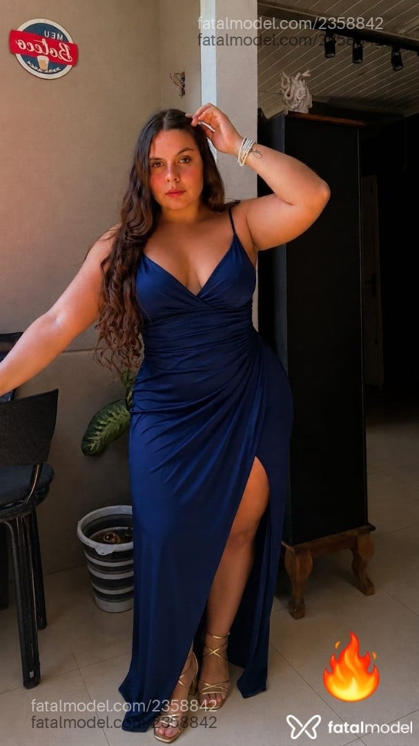 Acompanhante mulher com cabelo castanho de olhos mel - Isis Ferraz