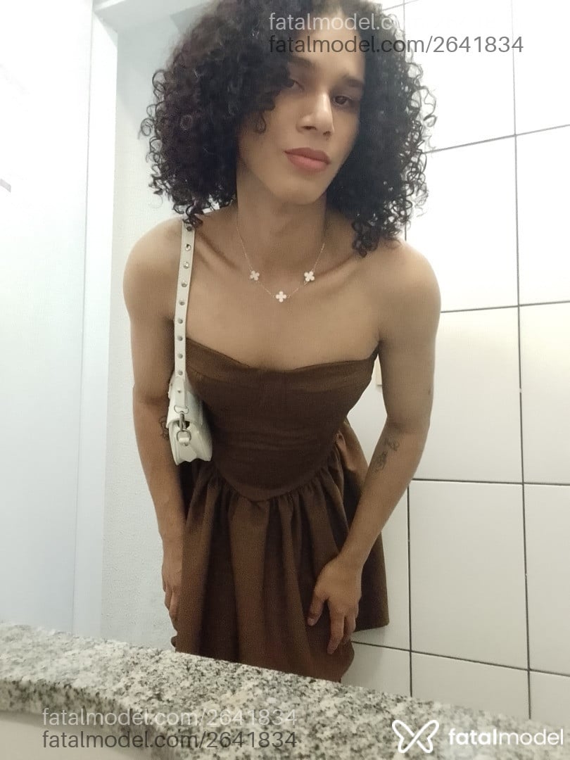 Acompanhante mulher trans morena (o) de olhos castanhos - Cris