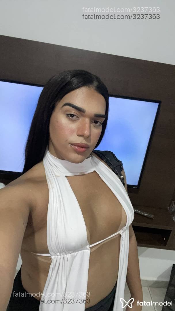 Acompanhante mulher trans morena (o) de olhos castanhos em Duque de Caxias - Atena