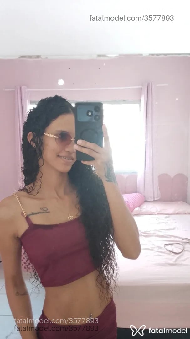 Acompanhante mulher com cabelo castanho de olhos castanhos - Skinny