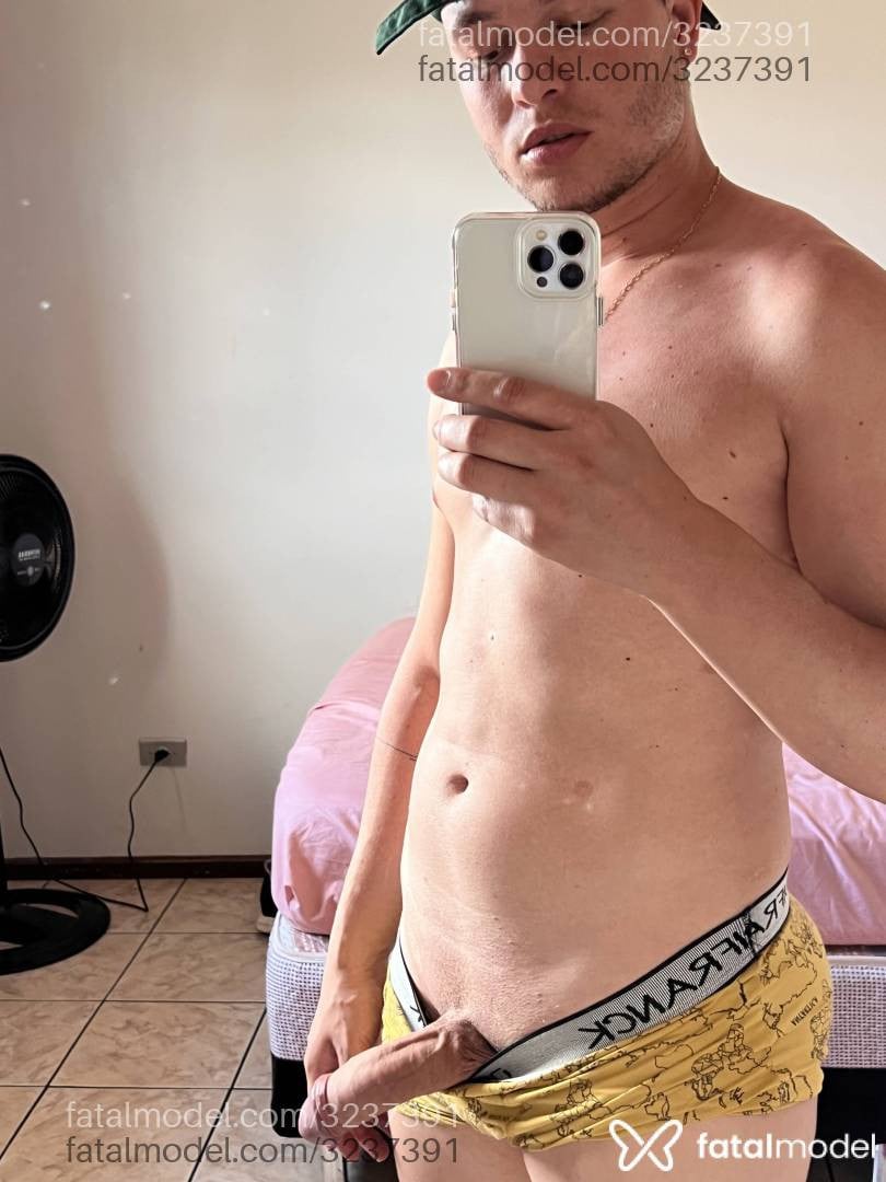 Acompanhante homem loira (o) de olhos castanhos - Raffa
