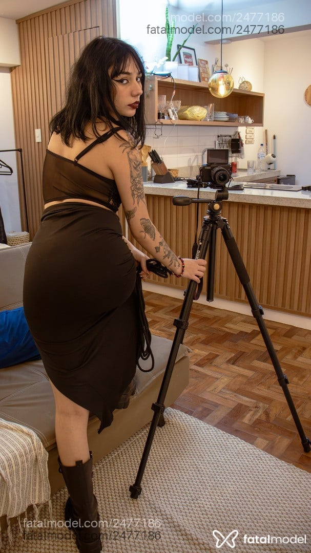 Acompanhante mulher morena (o) de olhos pretos - Paty Raven