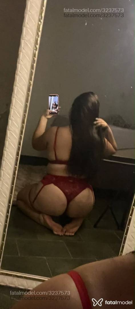 Acompanhante mulher com cabelo castanho de olhos castanhos - Larissa Gouveia