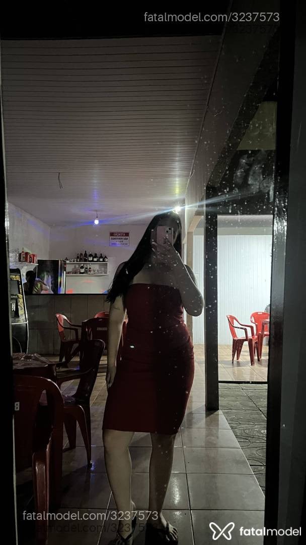 Acompanhante mulher com cabelo castanho de olhos castanhos em Peixoto de Azevedo - Larissa Gouveia