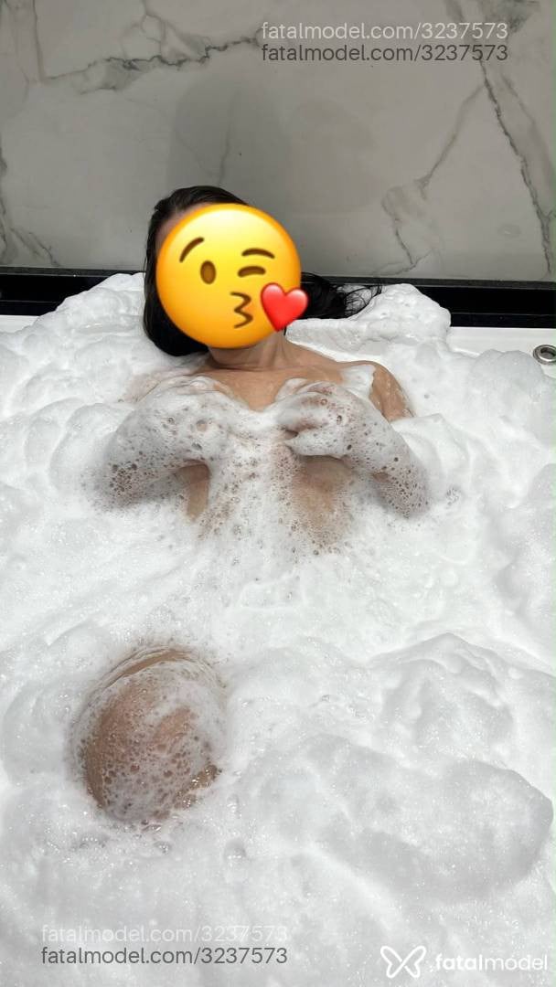 Acompanhante mulher com cabelo castanho de olhos castanhos - Larissa Gouveia Acompanhante mulher com cabelo castanho de olhos castanhos - Larissa Gouveia