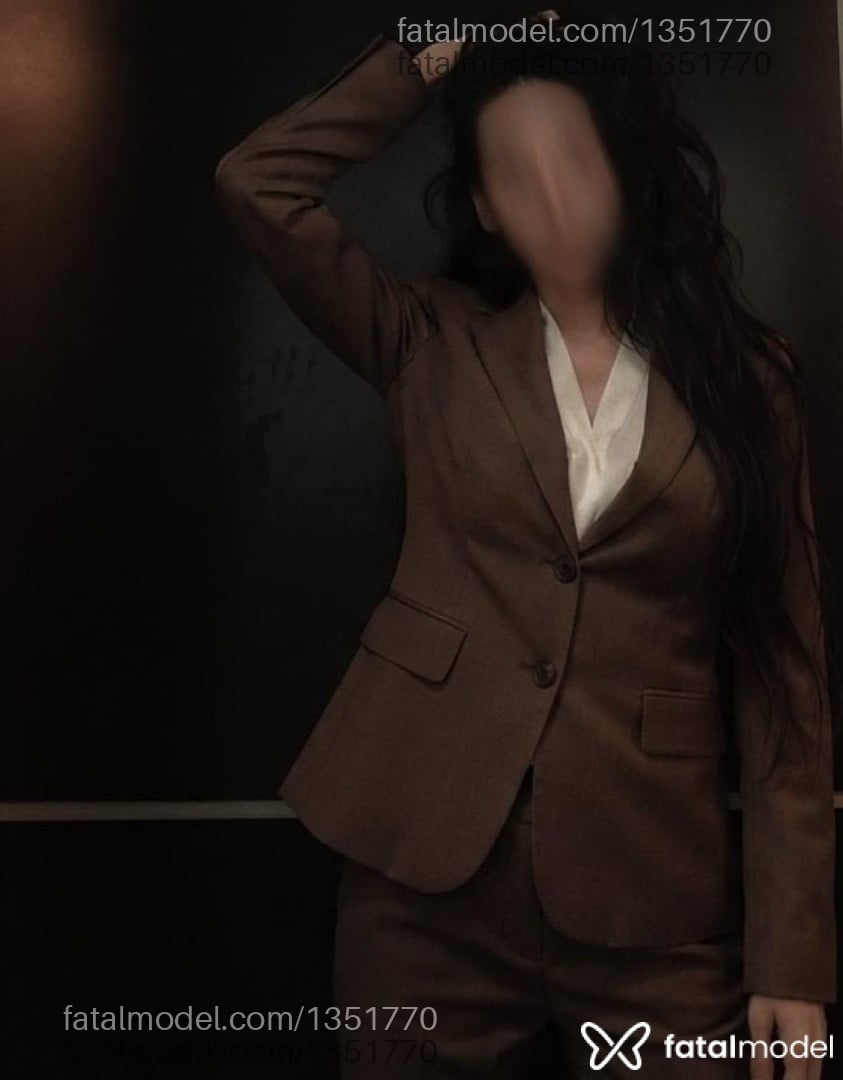 Acompanhante mulher loira (o) de olhos castanhos - Amanda Novak