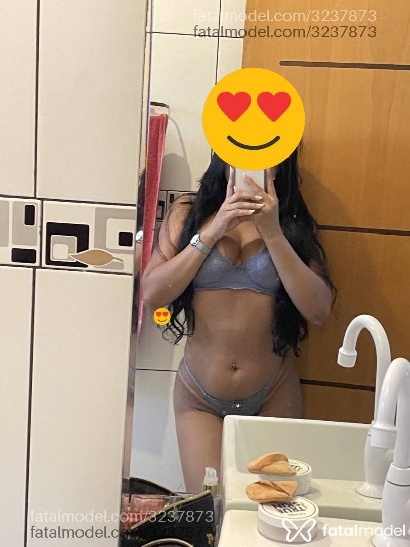 Acompanhante mulher com cabelo castanho de olhos castanhos - Stella Shi