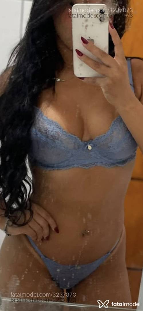 Acompanhante mulher com cabelo castanho de olhos castanhos - Stella Shi