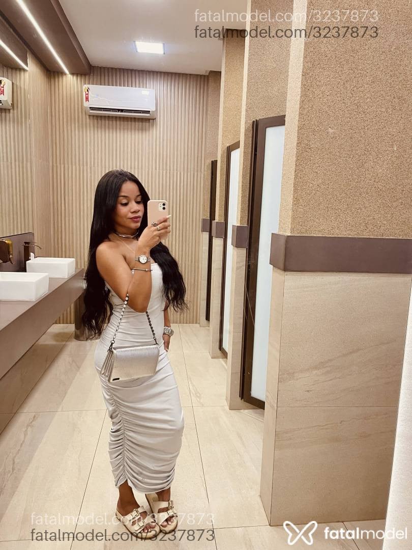 Acompanhante mulher com cabelo castanho de olhos castanhos - Estella Mendes