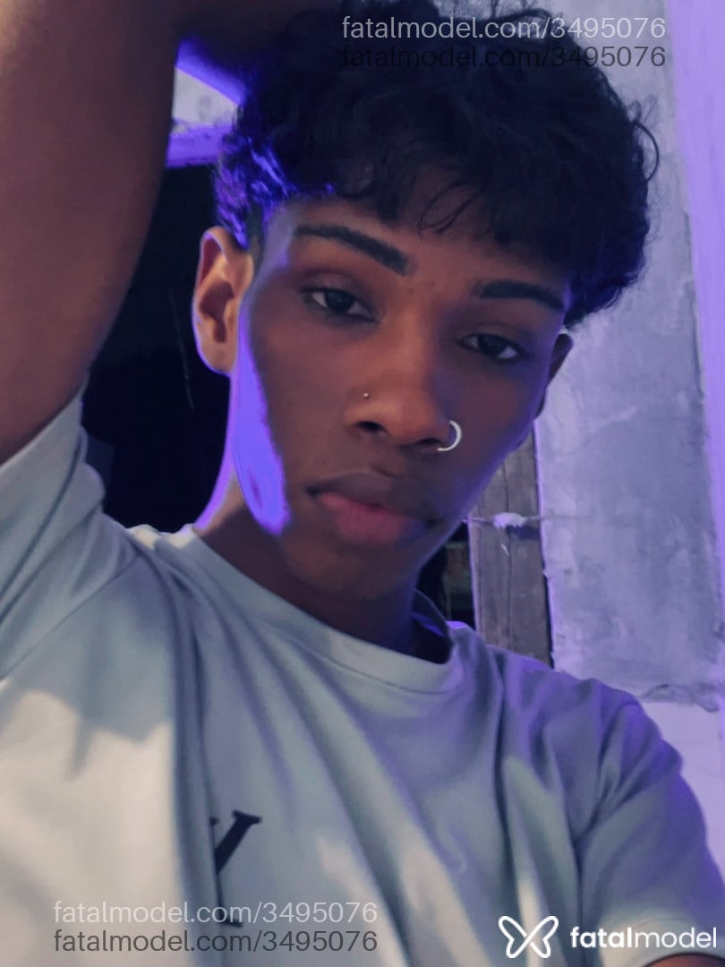 Acompanhante homem morena (o) de olhos pretos - Vitor