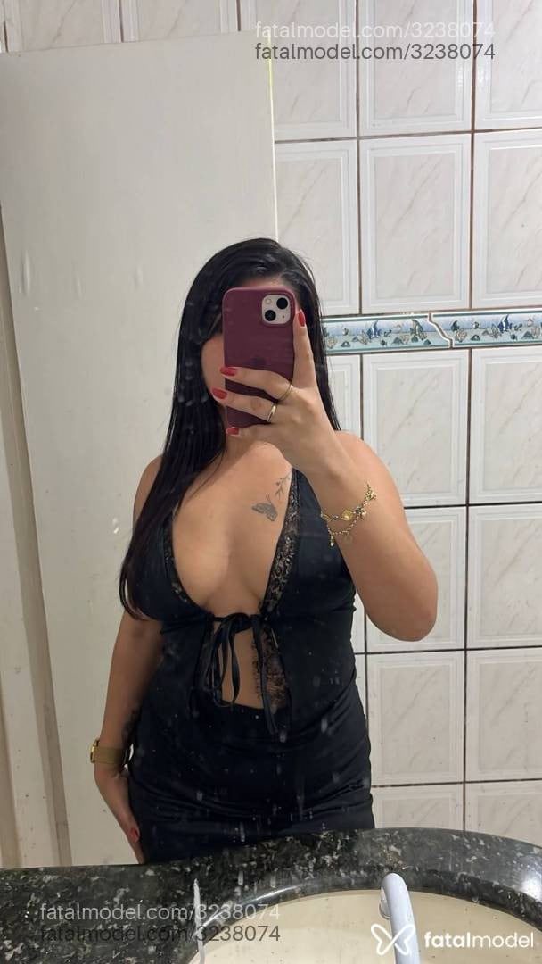 Acompanhante mulher morena (o) de olhos castanhos - Mia