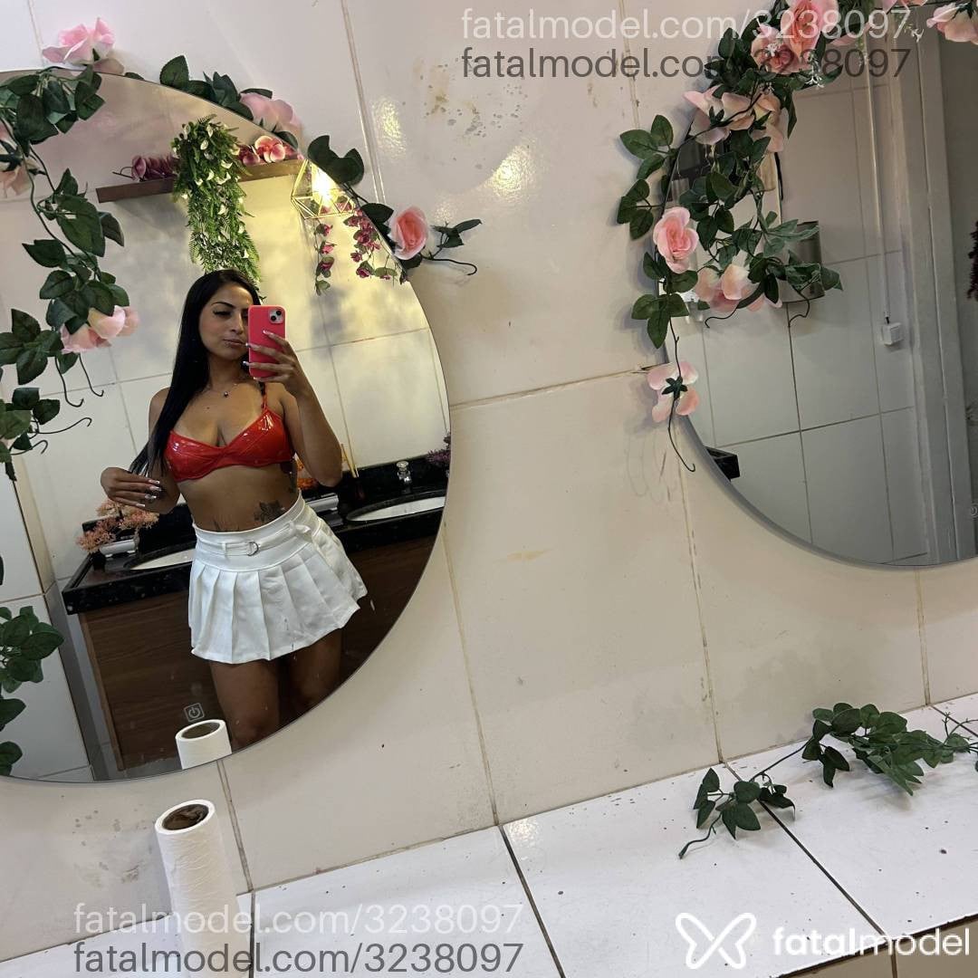 Acompanhante mulher morena (o) de olhos castanhos - Alice Acompanhante mulher morena (o) de olhos castanhos - Alice