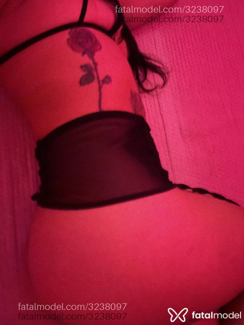 Acompanhante mulher morena (o) de olhos castanhos - Alice