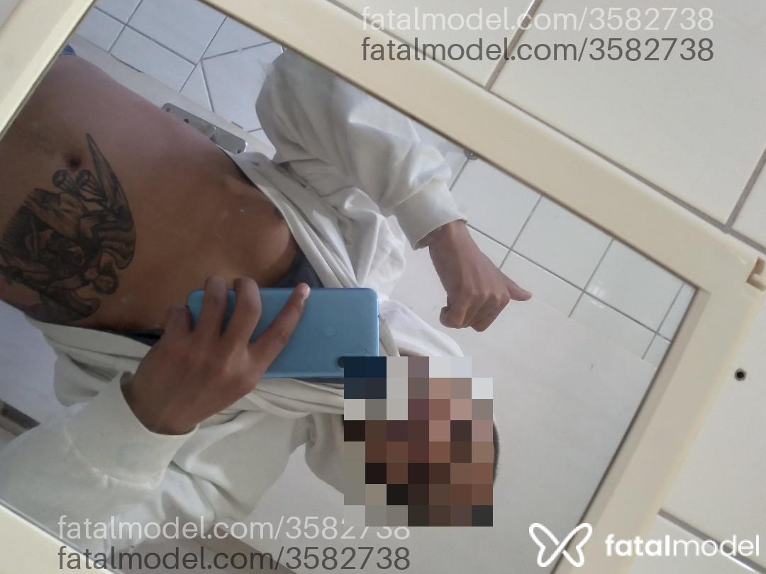 Acompanhante homem com cabelo castanho de olhos castanhos - Pretin