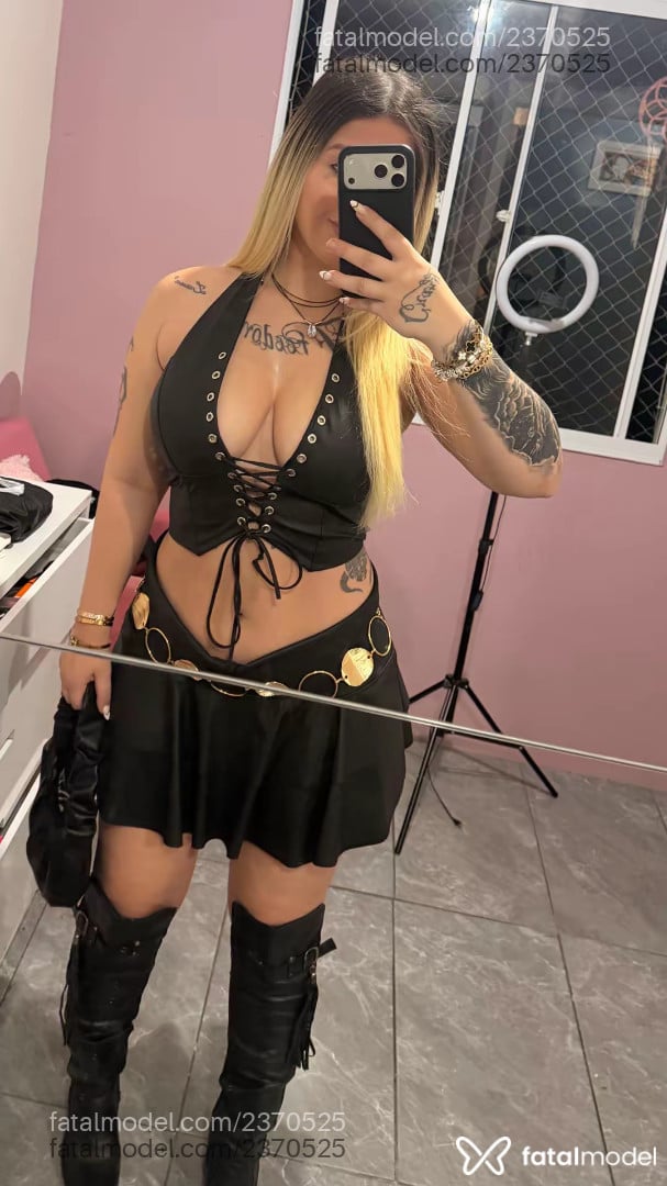 Acompanhante mulher loira (o) de olhos mel - Luumi