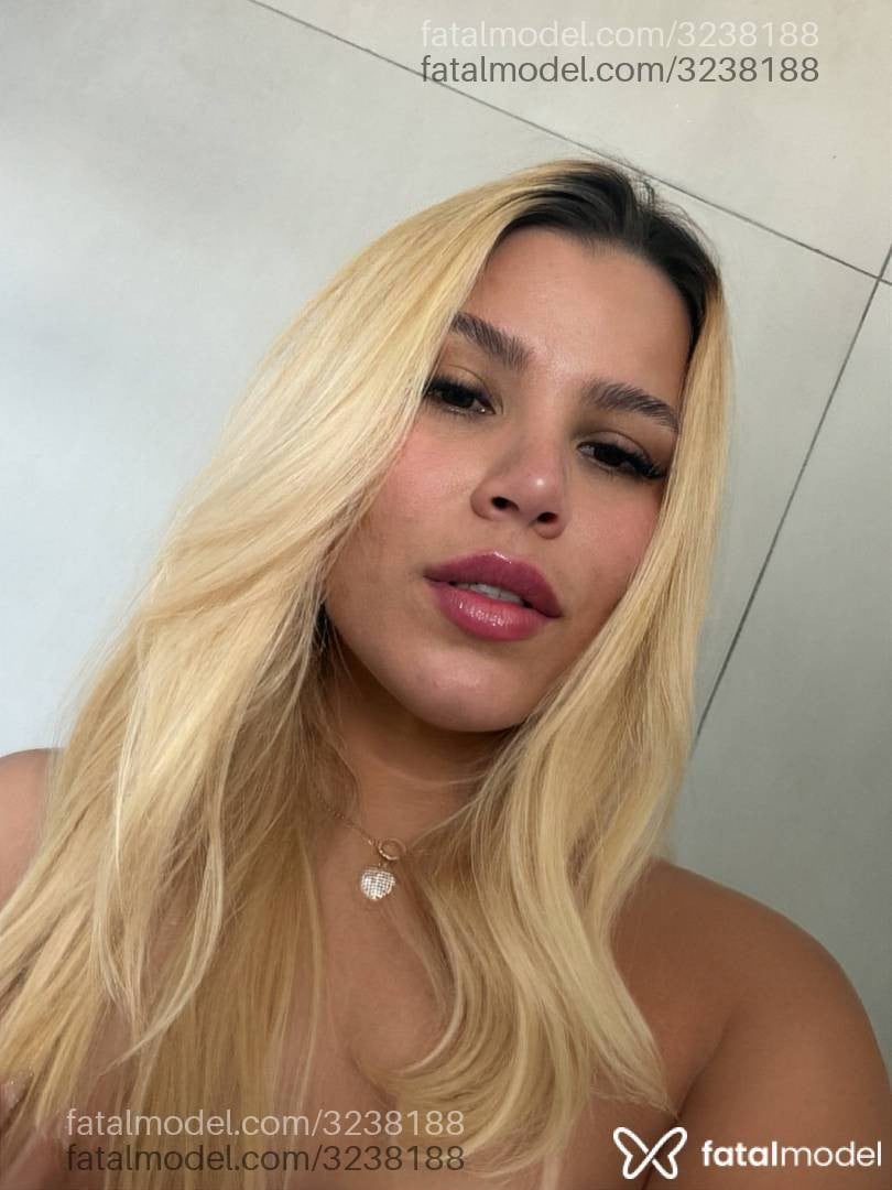 Acompanhante mulher com cabelo castanho de olhos castanhos - Laura