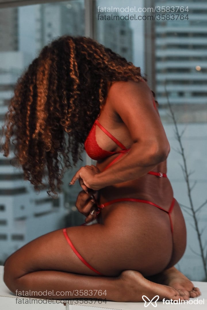 Acompanhante mulher morena (o) de olhos pretos - Baianaselvagem