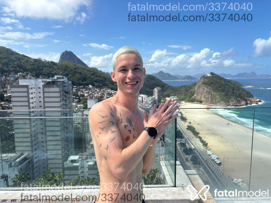 Acompanhante homem loira (o) de olhos castanhos - Loirogelado