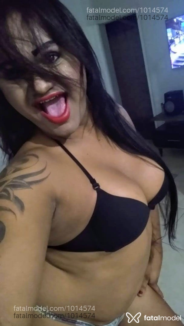 Acompanhante mulher trans morena (o) de olhos pretos - Larissa Morena