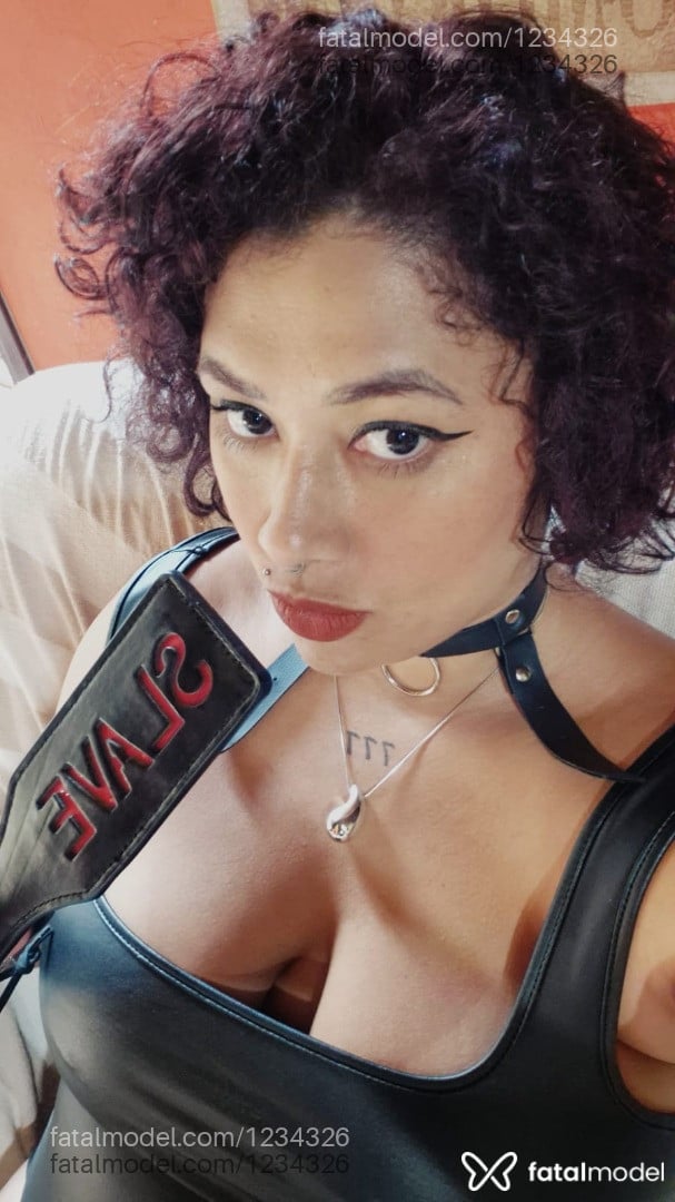 Acompanhante mulher morena (o) de olhos castanhos - Doce Lola