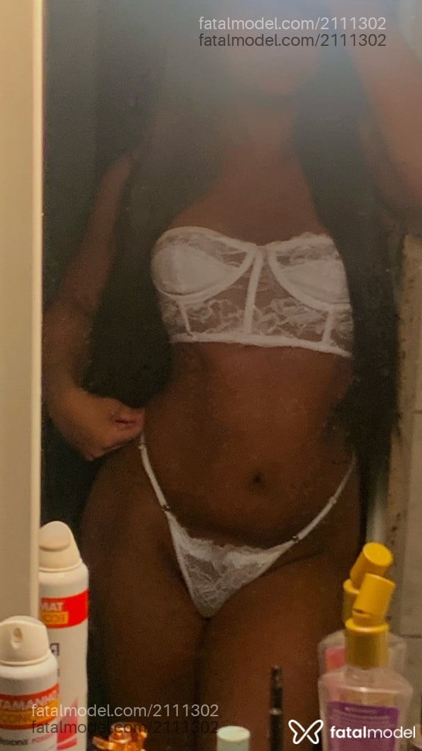 Acompanhante mulher trans morena (o) de olhos castanhos - Hayra