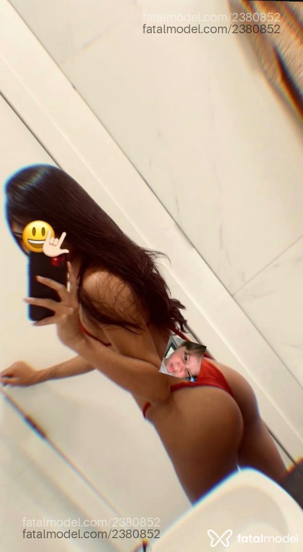 Acompanhante mulher trans morena (o) de olhos pretos - Kimberly Santos