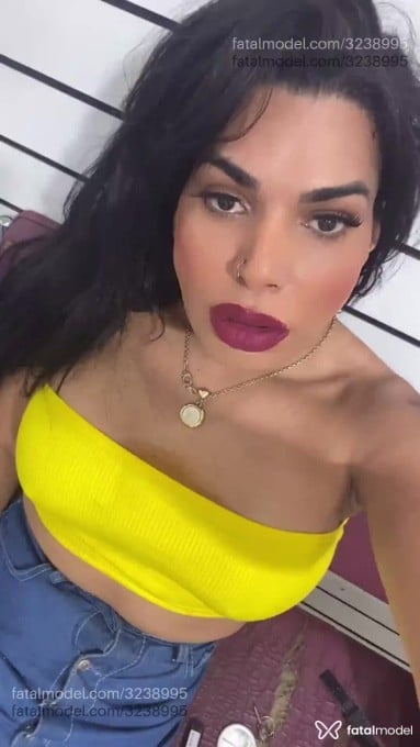 Acompanhante mulher trans com cabelo castanho de olhos pretos - Mimy Acompanhante mulher trans com cabelo castanho de olhos pretos - Mimy