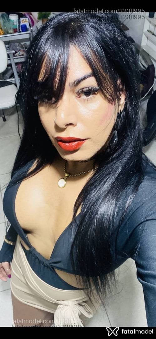 Acompanhante mulher trans com cabelo castanho de olhos pretos - Mimy Acompanhante mulher trans com cabelo castanho de olhos pretos - Mimy