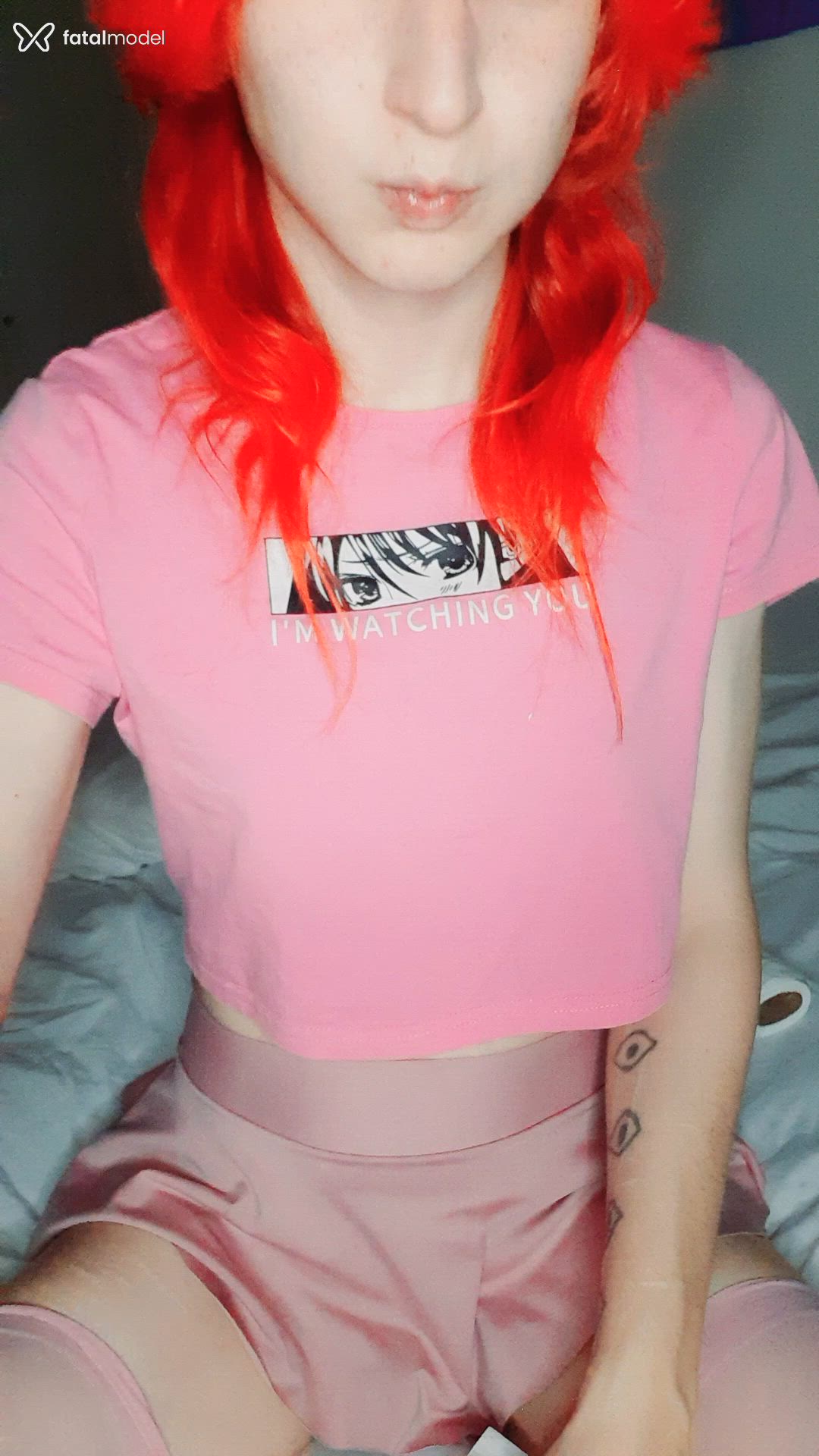 Acompanhante mulher trans com cabelo colorido de olhos castanhos - Ariel Loli