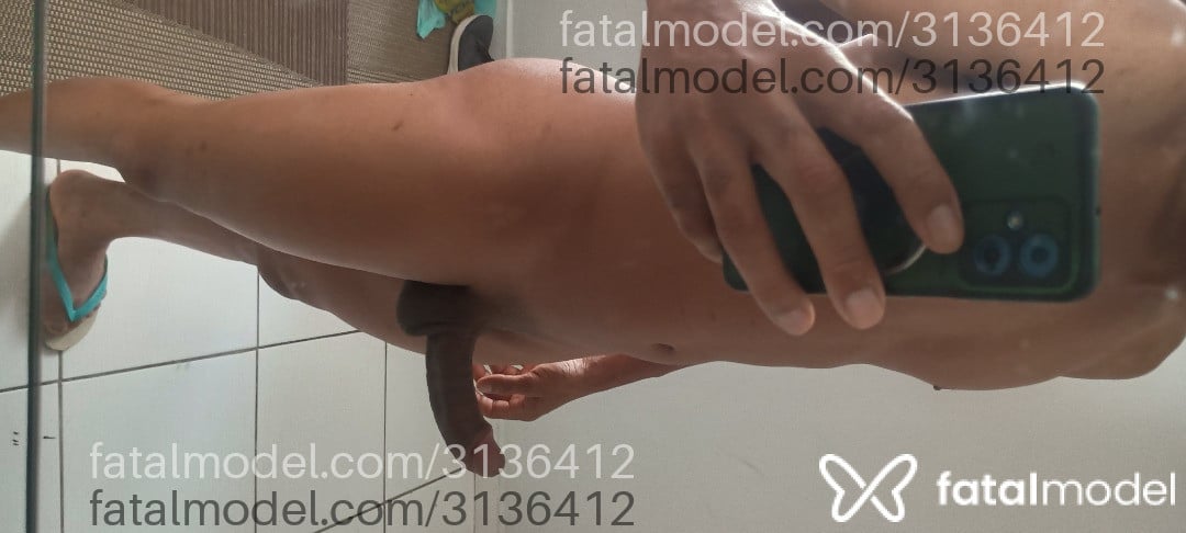 Acompanhante homem com cabelo castanho de olhos castanhos - Baiano