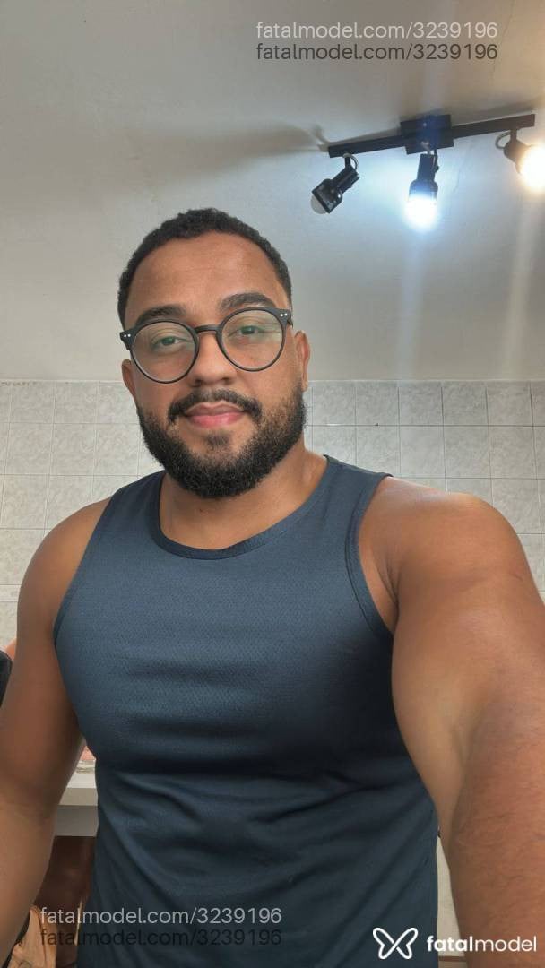 Acompanhante homem morena (o) de olhos pretos - Igoor