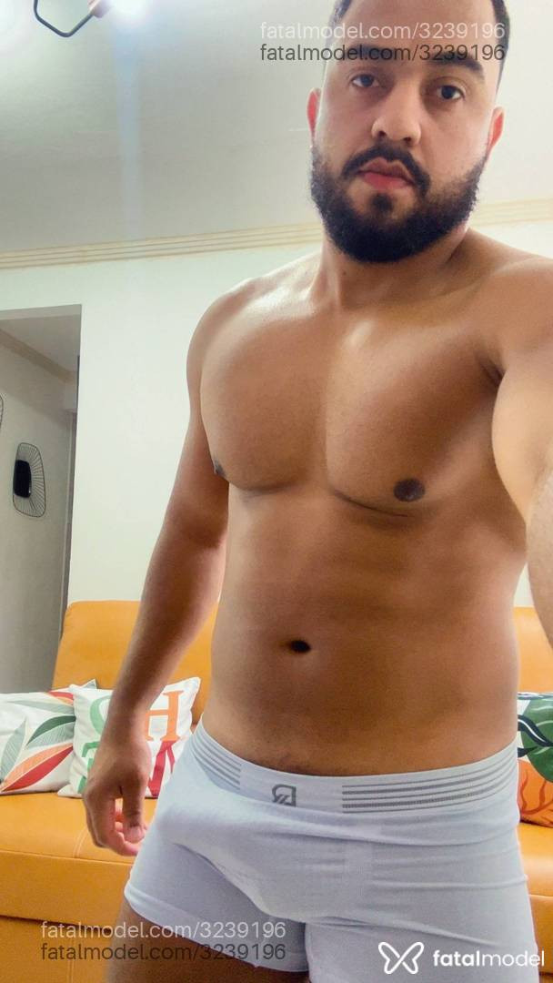 Acompanhante homem morena (o) de olhos pretos em Virtual Acompanhante homem morena (o) de olhos pretos em Virtual - Igoor