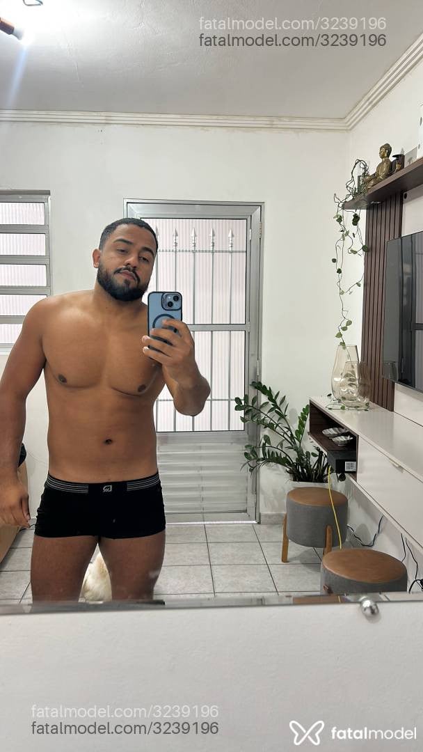 Acompanhante homem morena (o) de olhos pretos em Virtual Acompanhante homem morena (o) de olhos pretos em Virtual - Igoor