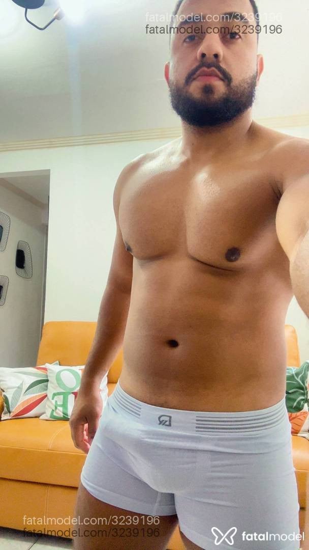 Acompanhante homem morena (o) de olhos pretos em Virtual Acompanhante homem morena (o) de olhos pretos em Virtual - Igoor