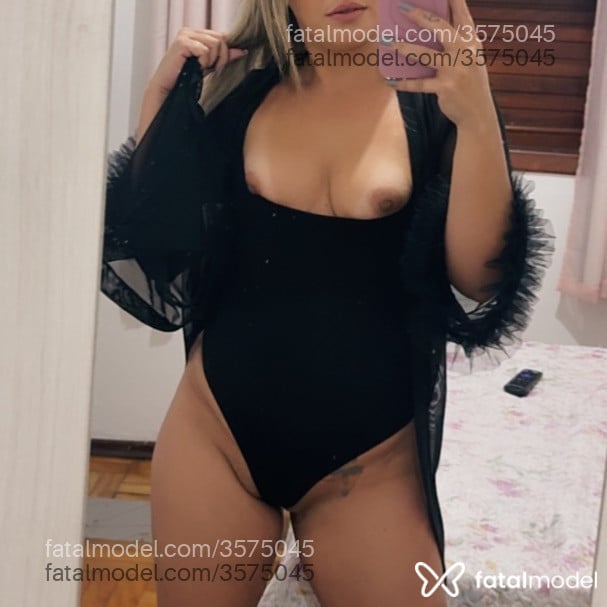 Acompanhante mulher loira (o) de olhos castanhos - Pérola