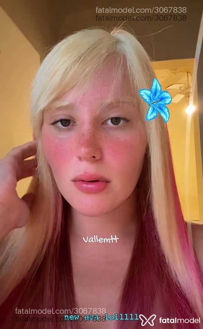 Acompanhante mulher trans com cabelo castanho de olhos pretos - Bella Valentina