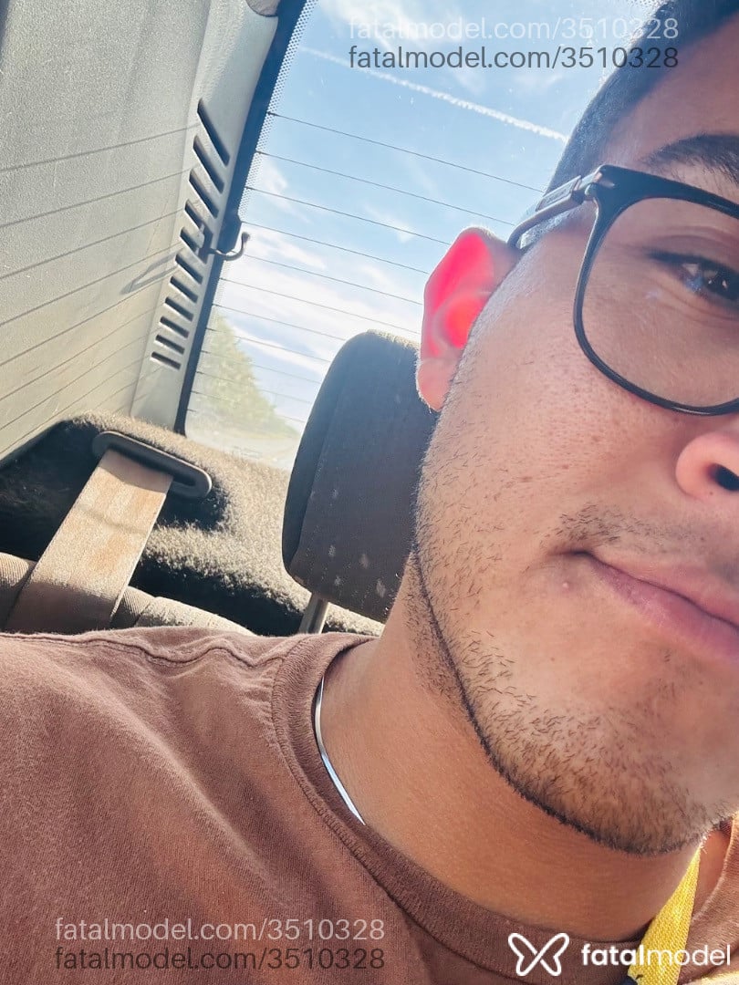 Acompanhante homem com cabelo castanho de olhos castanhos - Hugo