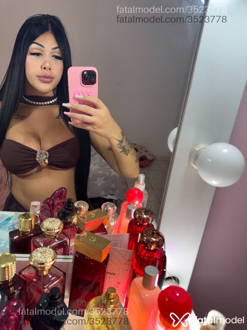 Acompanhante mulher trans morena (o) de olhos castanhos - Júlia Matias