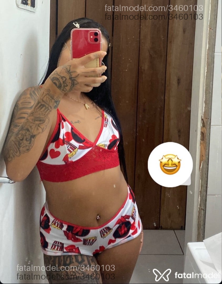 Acompanhante mulher loira (o) de olhos pretos - Maria Eduarda