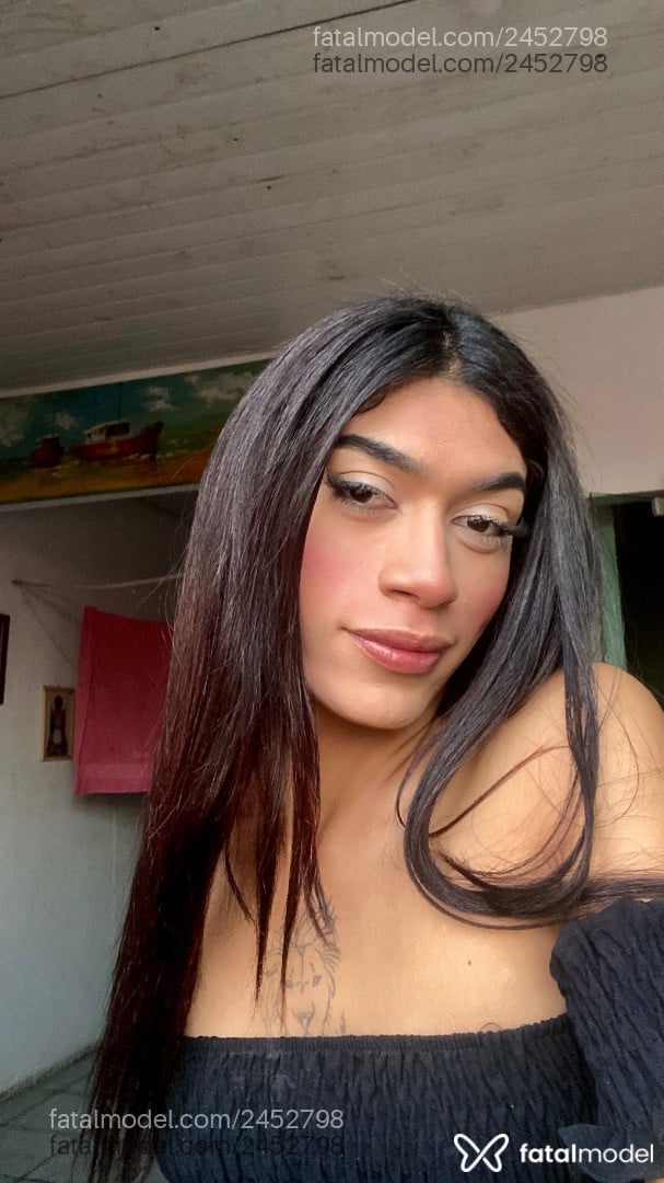 Acompanhante mulher trans morena (o) de olhos pretos - Ayla Ranache