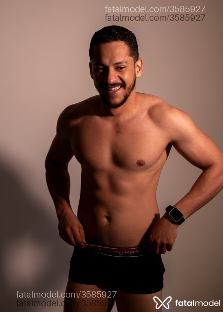 Acompanhante homem morena (o) de olhos pretos - Juliano