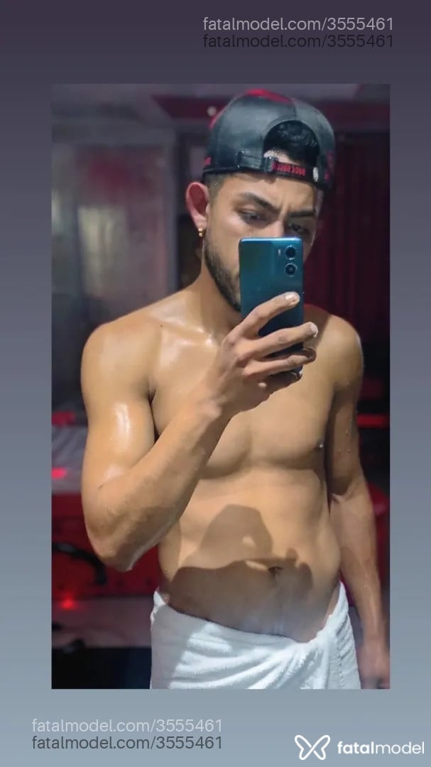 Acompanhante homem com cabelo castanho de olhos castanhos - Maresia