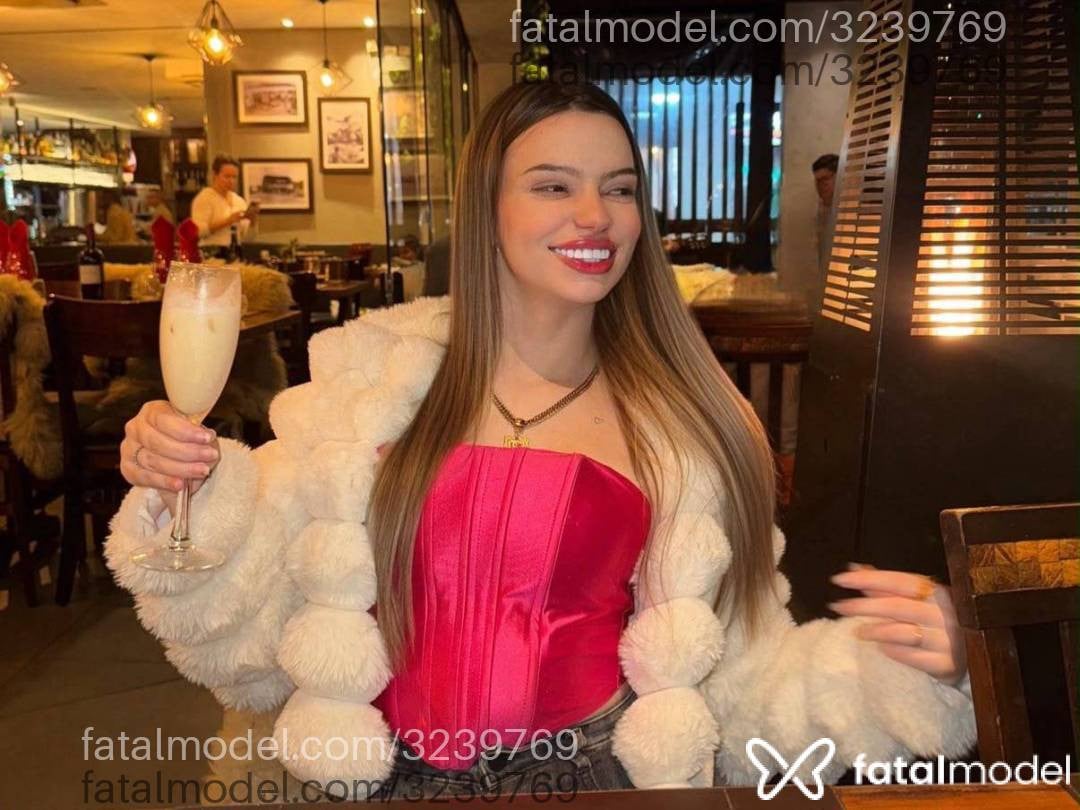 Acompanhante mulher loira (o) de olhos mel - Bella Angel