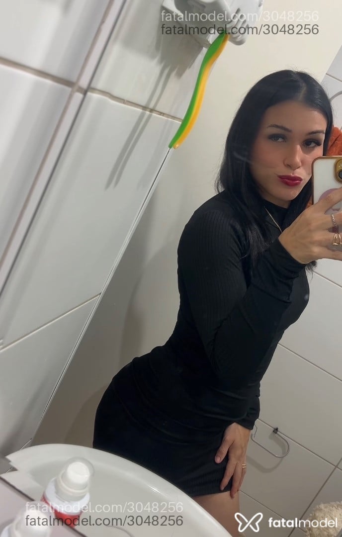 Acompanhante mulher morena (o) de olhos castanhos - Mey