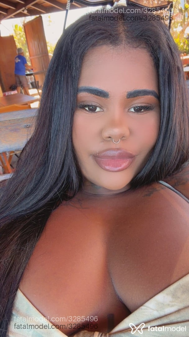 Acompanhante mulher morena (o) de olhos pretos - Brenda Assis