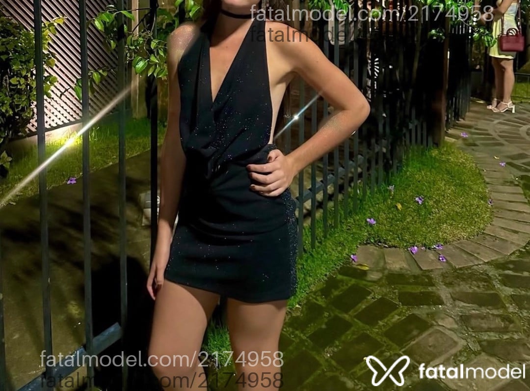 Acompanhante mulher morena (o) de olhos verdes - Nicole