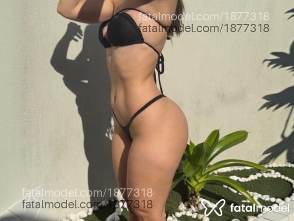 Acompanhante mulher com cabelo castanho de olhos pretos - Izabela