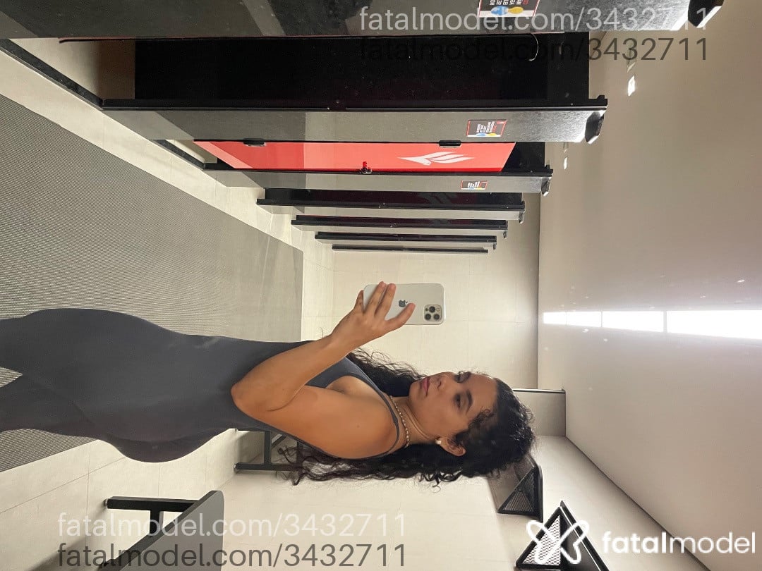 Acompanhante mulher morena (o) de olhos castanhos - Amora
