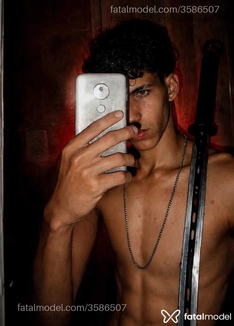 Acompanhante homem morena (o) de olhos castanhos - Azael