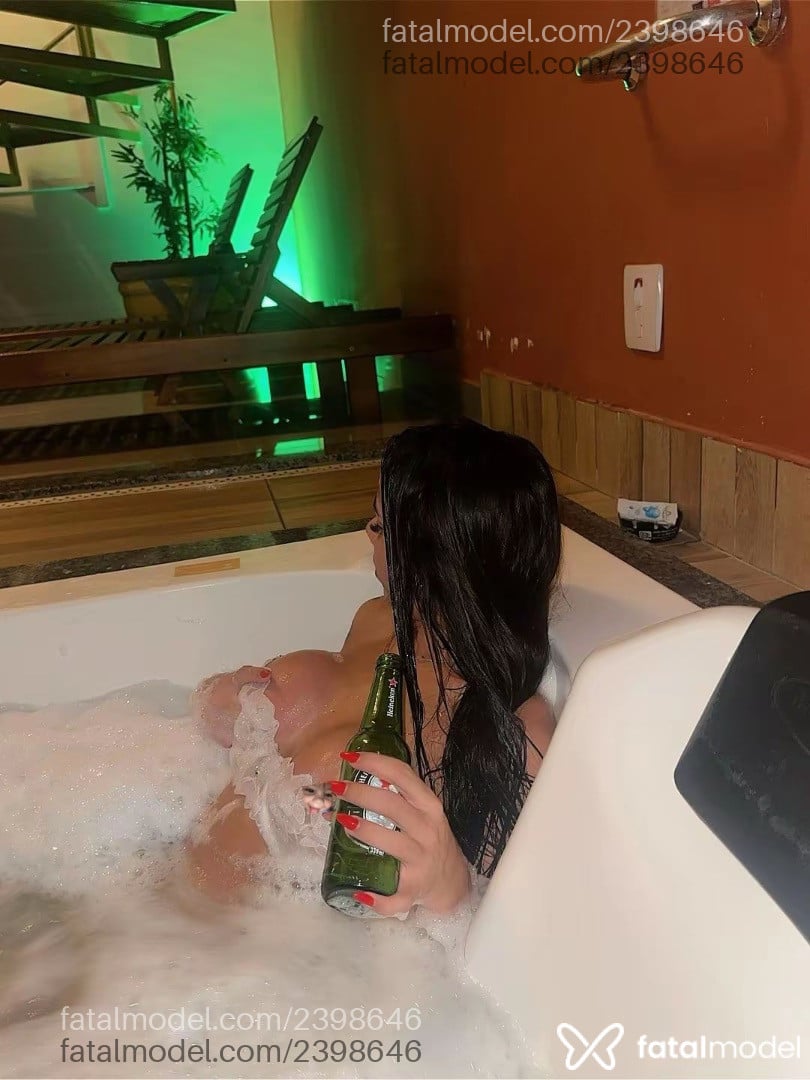 Acompanhante mulher trans morena (o) de olhos mel - Alexa Almeida